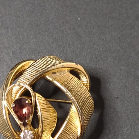Gold Tone Asymmetrical Brooch With Purple Stone - Picture 12 of 14